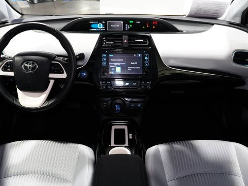 Used 2017 Toyota Prius Four image 10