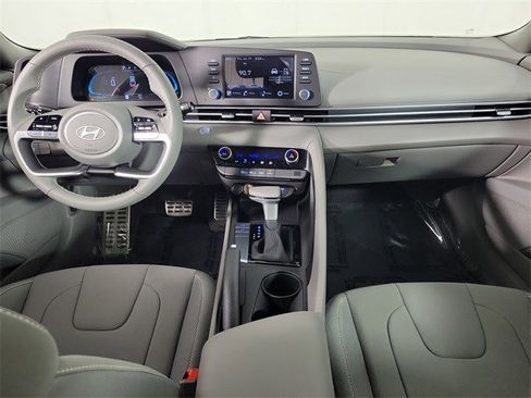 Used 2025 Hyundai Elantra Sport image 13