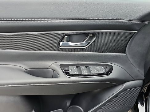 Certified 2025 Nissan Murano SV image 13