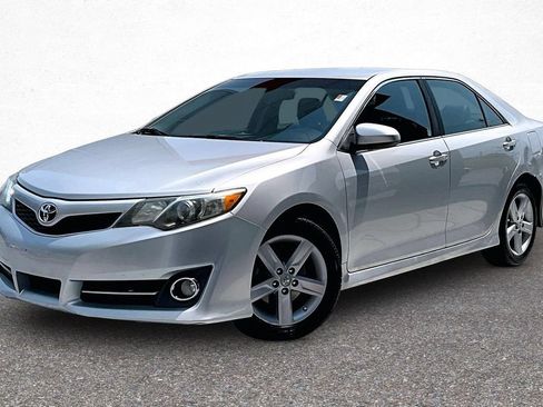 Used 2012 Toyota Camry SE FWD image 4