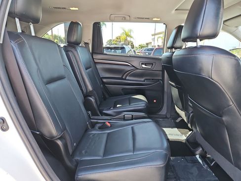 Used 2016 Toyota Highlander Limited image 37