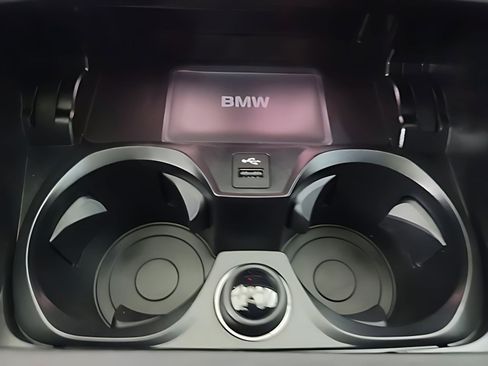 Used 2025 BMW 230i Coupe w/ Premium Package image 17