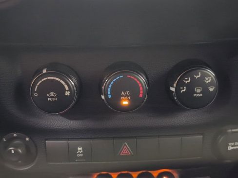 Used 2016 Jeep Wrangler Sport AWD/4WD image 11
