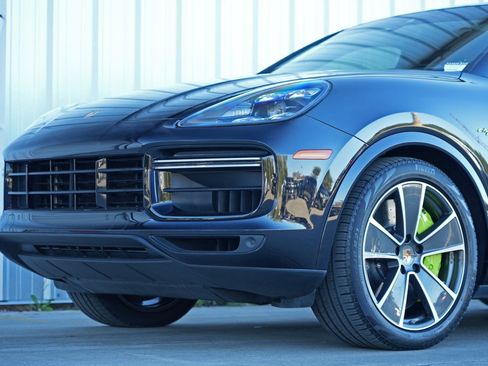 Used 2021 Porsche Cayenne Turbo S image 58