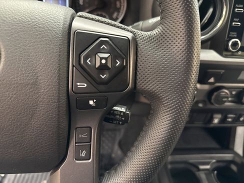 Used 2022 Toyota Tacoma TRD Off-Road image 30