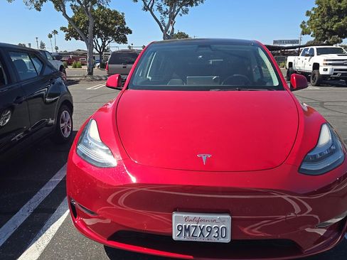Used 2022 Tesla Model Y Long Range AWD/4WD image 6