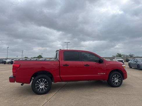 Used 2022 Nissan Titan SV image 29