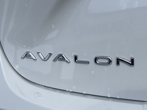 Used 2016 Toyota Avalon XLE FWD image 7