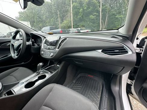 Used 2020 Chevrolet Malibu LT FWD image 31
