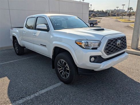 Certified 2022 Toyota Tacoma TRD Sport image 1