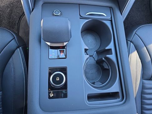 New 2025 Land Rover Discovery S image 27