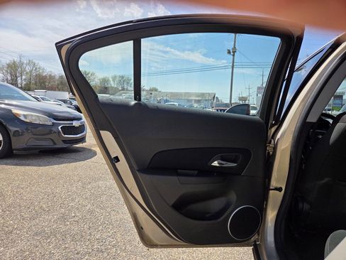 Used 2011 Chevrolet Cruze LT image 11