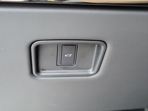 Used 2025 Land Rover Range Rover Sport SE AWD/4WD image 28