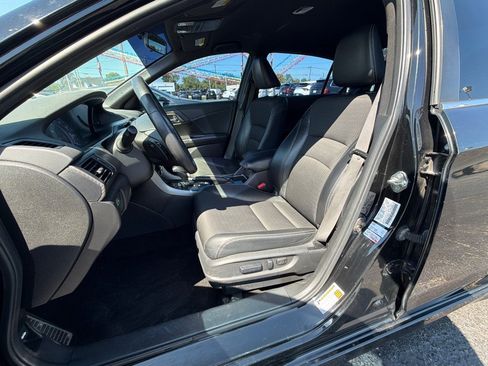 Used 2017 Honda Accord Sport image 10