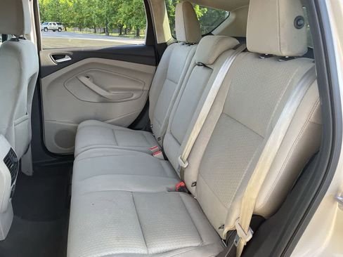 Used 2017 Ford Escape SE w/ SE Cold Weather Package AWD/4WD image 18