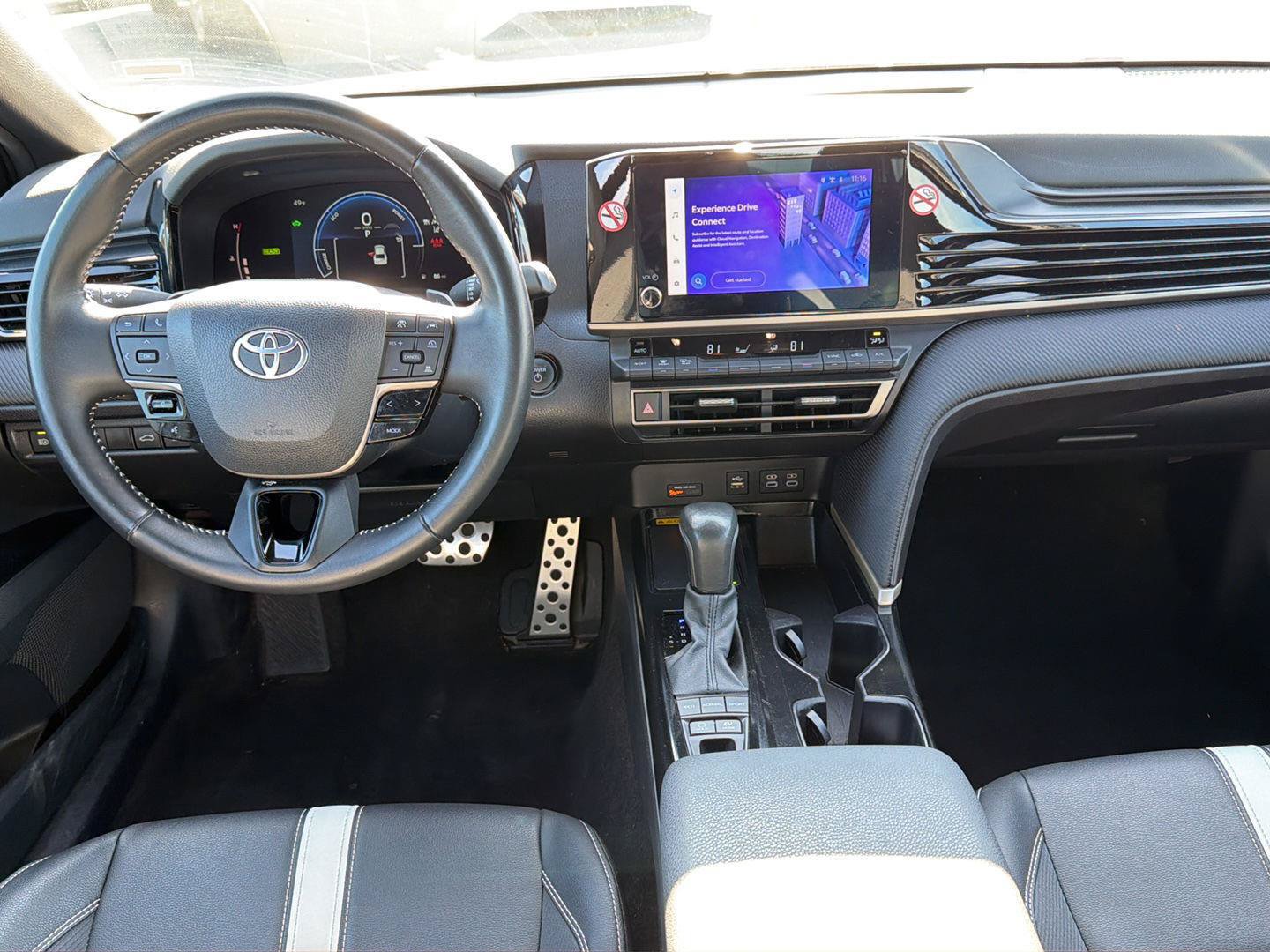 Used 2025 Toyota Camry SE FWD image 4