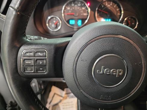 Used 2018 Jeep Wrangler Unlimited Sport w/ Connectivity Group AWD/4WD image 18