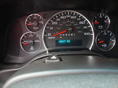 Used 2025 GMC Savana 2500 w/ Driver Convenience Package RWD image 5