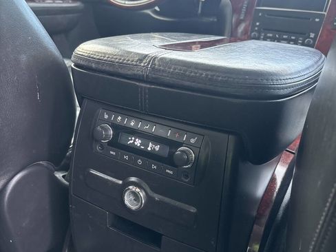 Used 2008 Cadillac Escalade Base AWD 4dr SUV image 25