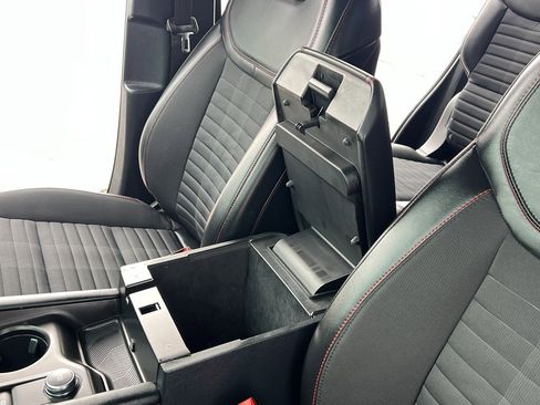 Used 2025 Ford Explorer ST-Line w/ Premium Package image 18