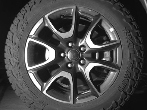 Used 2025 Jeep Compass Trailhawk AWD/4WD image 13