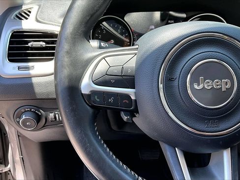 Used 2019 Jeep Compass Latitude w/ Popular Equipment Group FWD image 10
