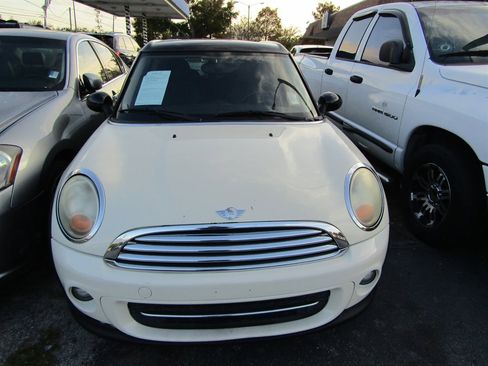 Used 2011 MINI Cooper Clubman image 2
