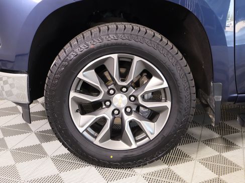 Used 2022 Chevrolet Silverado 1500 LT AWD/4WD image 18