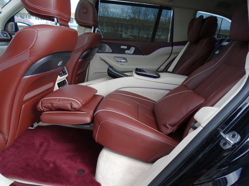 Used 2021 Mercedes-Benz Maybach GLS 600 4MATIC image 11