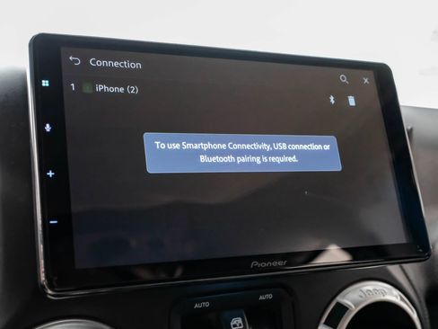 Used 2017 Jeep Wrangler Unlimited Rubicon w/ Connectivity Group AWD/4WD image 25