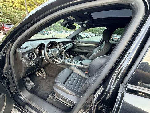 Used 2022 Alfa Romeo Stelvio Veloce AWD/4WD image 8