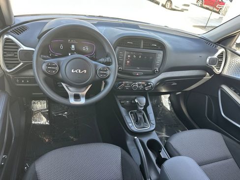 Used 2025 Kia Soul LX w/ LX Technology Package image 22
