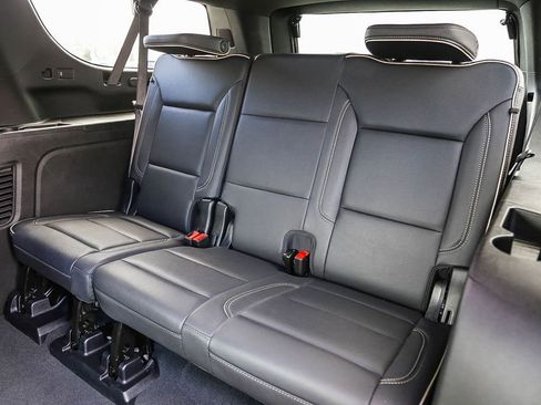 Used 2025 Chevrolet Suburban Premier image 20