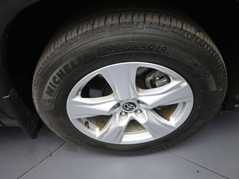 Certified 2025 Toyota Highlander LE AWD/4WD image 13