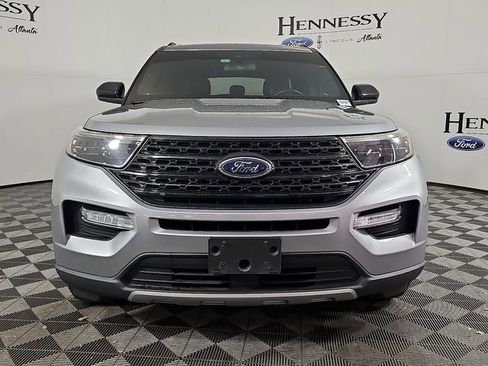 Used 2020 Ford Explorer XLT w/ Equipment Group 202A image 3