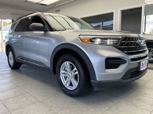 Used 2020 Ford Explorer XLT image 1