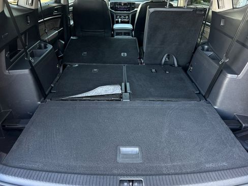 Used 2023 Volkswagen Atlas SE w/ Black Wheel Package FWD image 16