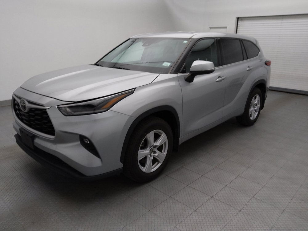 Used 2021 Toyota Highlander LE AWD/4WD image 2