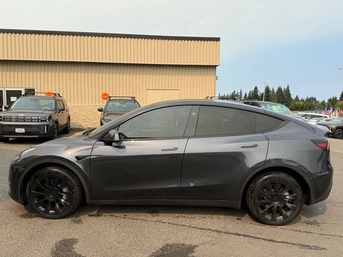 Used 2024 Tesla Model Y Long Range AWD/4WD image 4