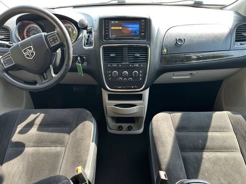 Used 2019 Dodge Grand Caravan SE FWD image 19