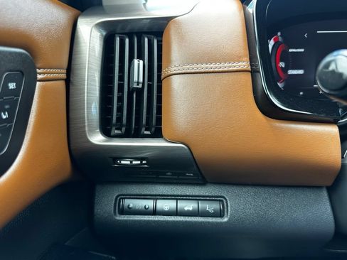 Used 2023 Nissan Pathfinder Platinum FWD image 30