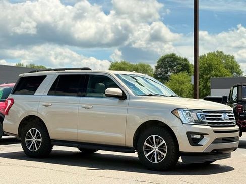 Used 2018 Ford Expedition XLT w/ Equipment Group 201A AWD/4WD image 35