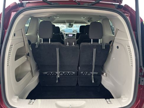 Used 2023 Chrysler Voyager LX FWD image 7