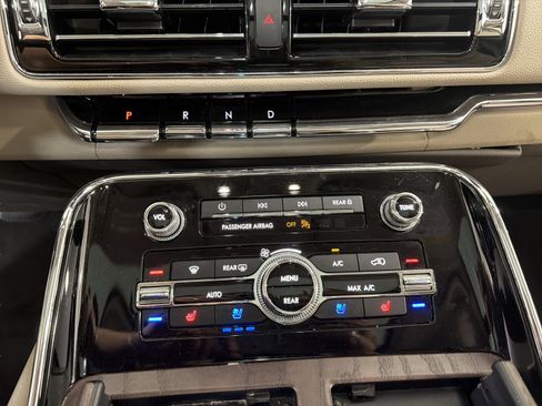 Used 2023 Lincoln Navigator L Reserve AWD/4WD image 16