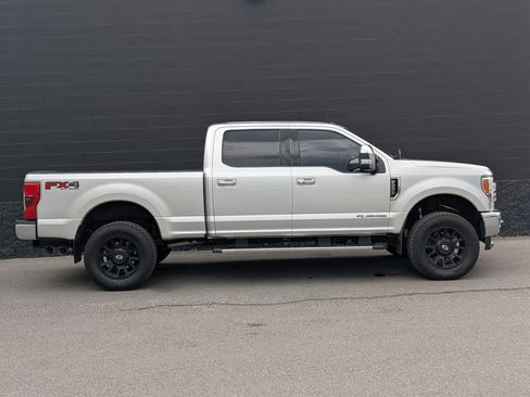 Used 2017 Ford F250 Lariat w/ Lariat Ultimate Package AWD/4WD image 4