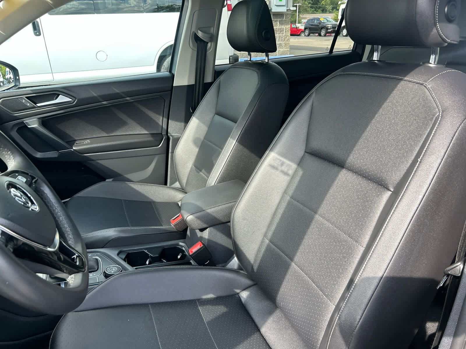 Used 2020 Volkswagen Tiguan SEL AWD/4WD image 13