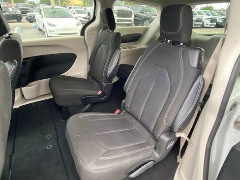 Used 2022 Chrysler Voyager LX FWD image 23