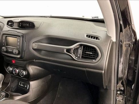 Used 2017 Jeep Renegade Altitude FWD image 17