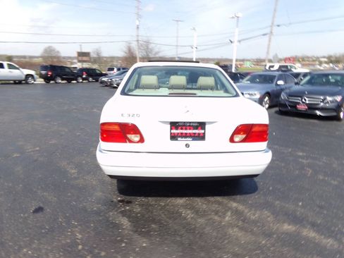 Used 1999 Mercedes-Benz E 320 Sedan w/ X2 Opt Pkg image 55