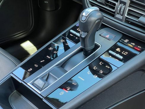 Certified 2023 Porsche Macan AWD/4WD image 37